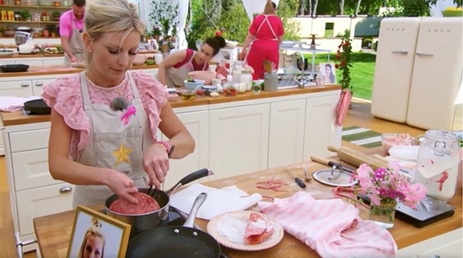 Sophie i TV4 bakar foto TV4